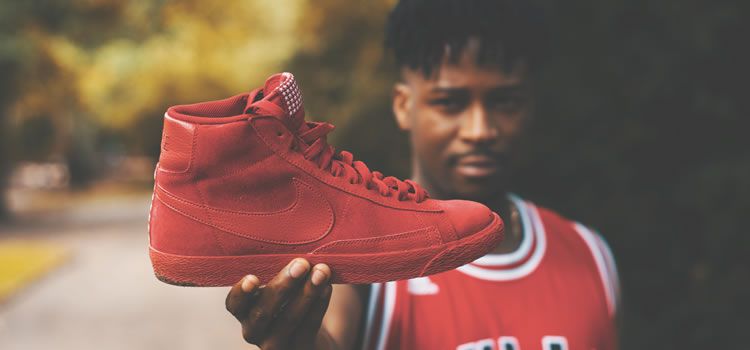 red trainer nike